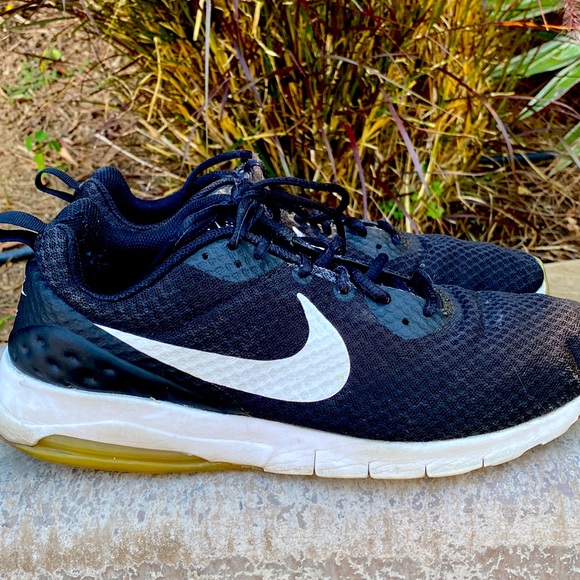 ❤️Host Pick❤️ Nike Air Max Motion Low Cross Trainer/ Running Style 833260 010 - Picture 5 of 9